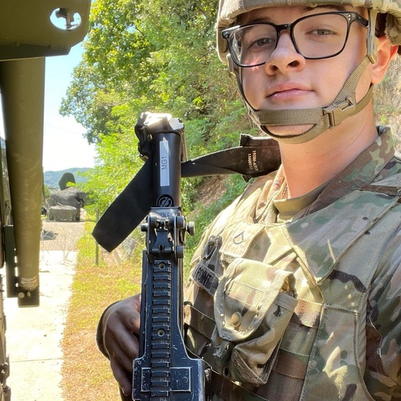 Meet your Posher, Lindsey - Picture 2 of 4